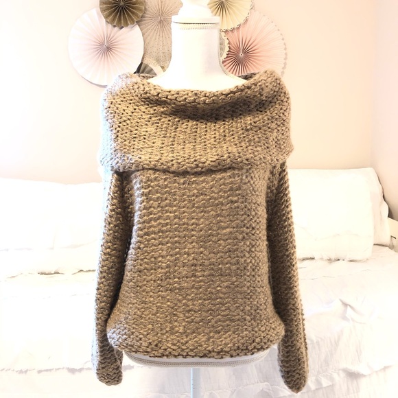 debut Sweaters - EUC Debut Off-the-Shoulder Bishop Sleeve Sweater